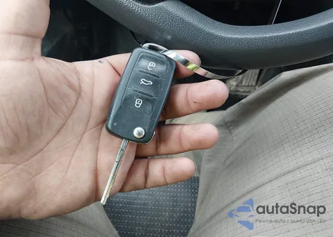 2018 Volkswagen Passat 2.0T R-Line/2.0T S z USA, uszkodzony, nr VIN 1VWAA7A37JC029902